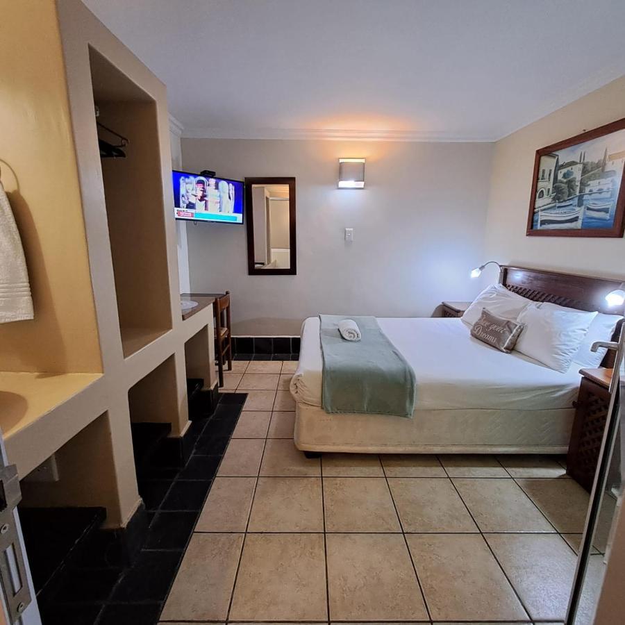 Green Door Guest House Mosselbaai Buitenkant foto