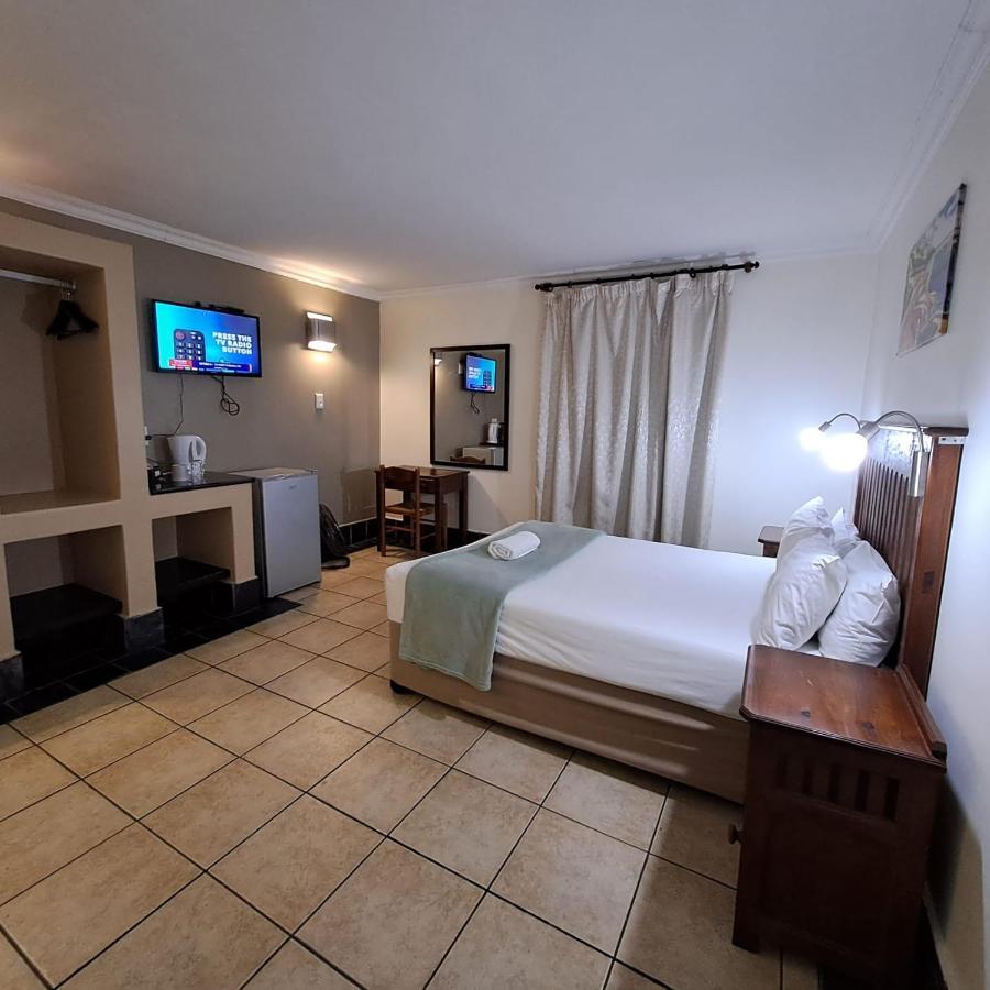 Green Door Guest House Mosselbaai Buitenkant foto